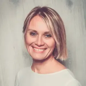 Julia Möllmann, Pilatestrainerin